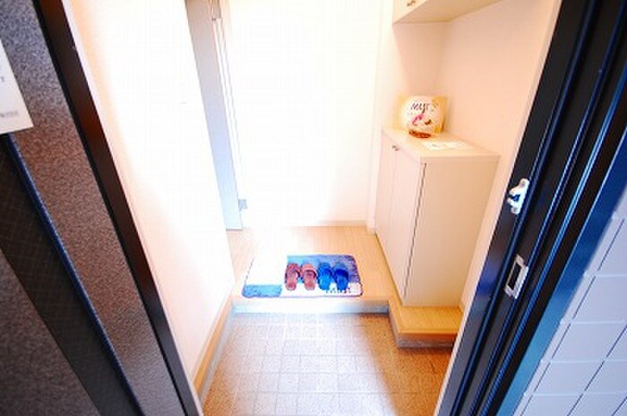 物件内観写真9　(玄関)