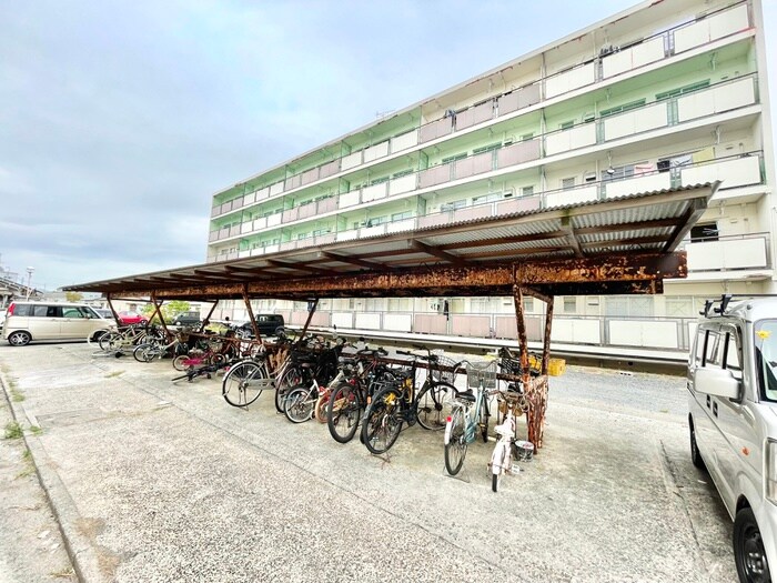 物件外観写真3　(駐輪場)