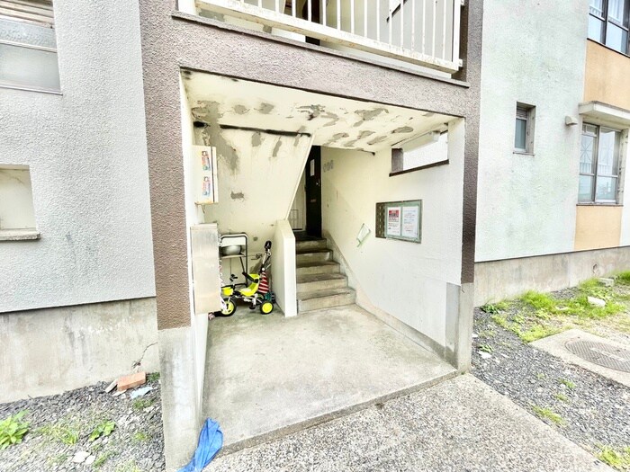 物件外観写真4　(エントランス部分)