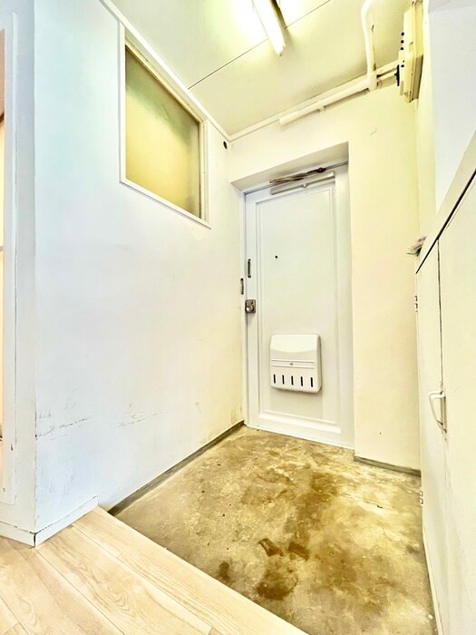 物件内観写真11　(玄関)