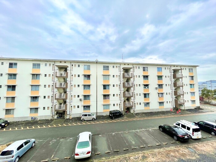 物件内観写真12　(室内からの展望)