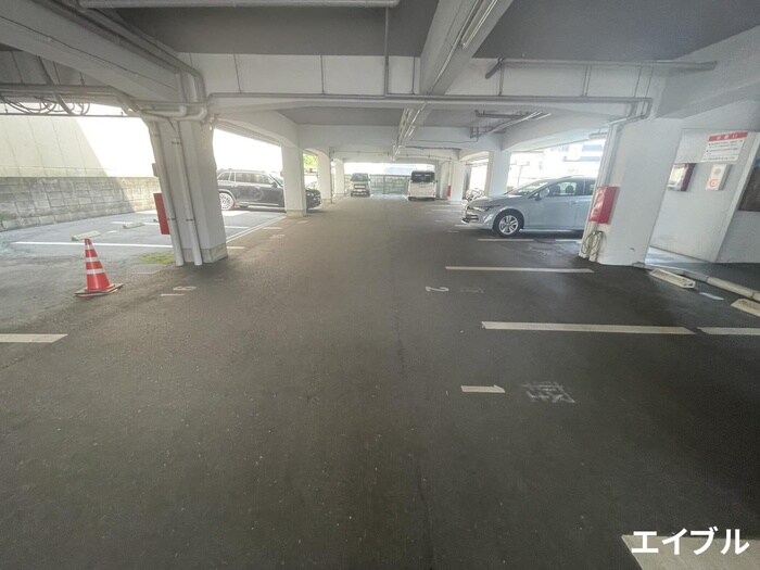 物件外観写真2　(駐車場)