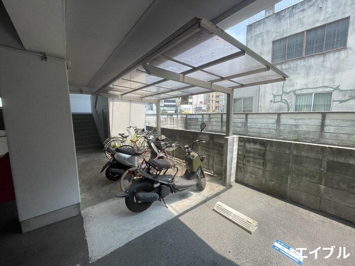 物件外観写真4　(駐輪場)