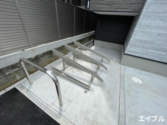物件外観写真3　(駐輪場)
