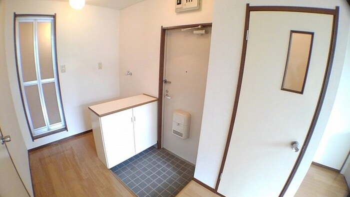 物件内観写真10　(玄関)