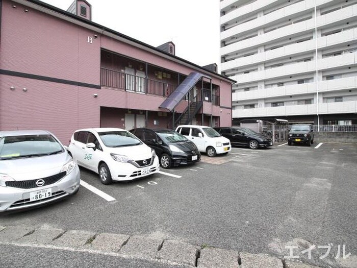 物件外観写真2　(駐車場)