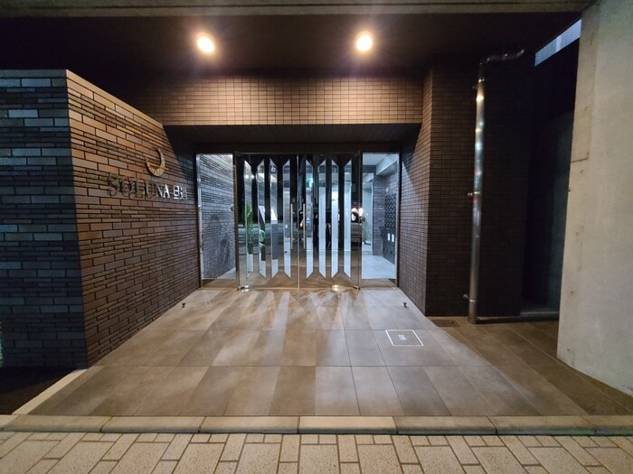 物件外観写真2　(エントランス部分)