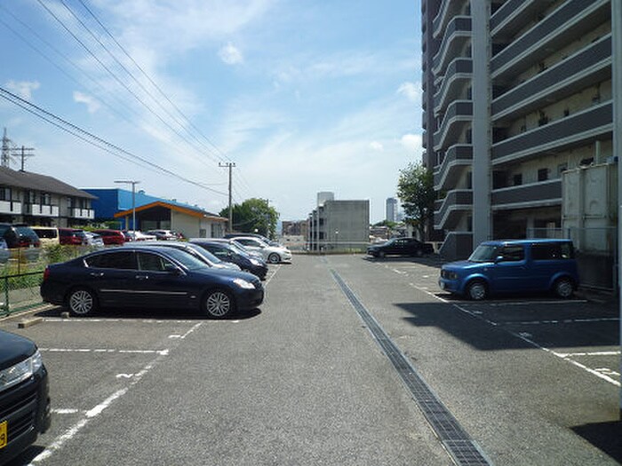 物件外観写真2　(駐車場)