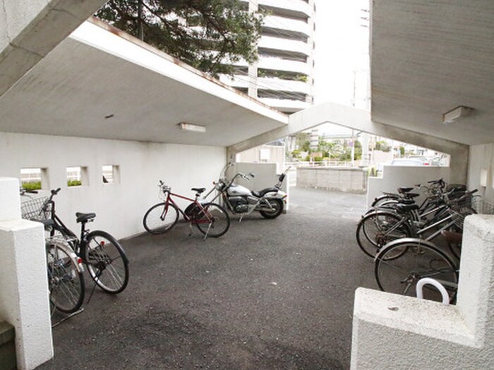 物件外観写真3　(駐輪場)