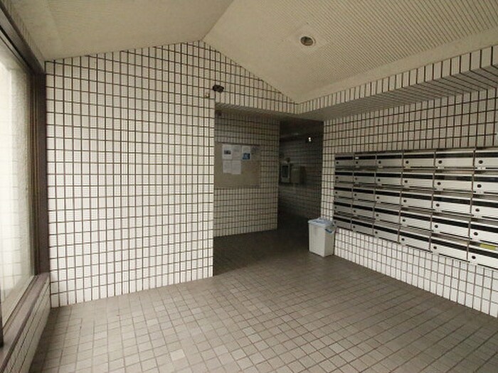 物件外観写真5　(エントランス部分)