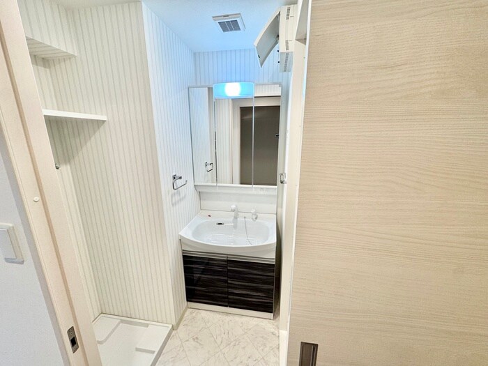 物件内観写真9　(洗面)