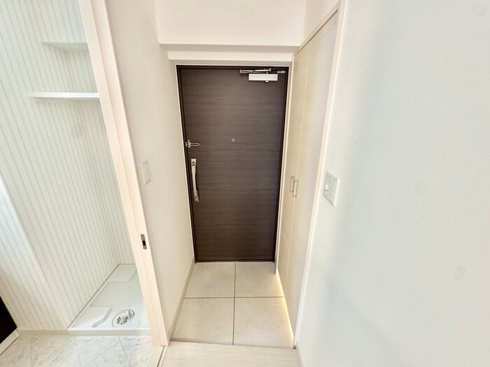 物件内観写真14　(玄関)