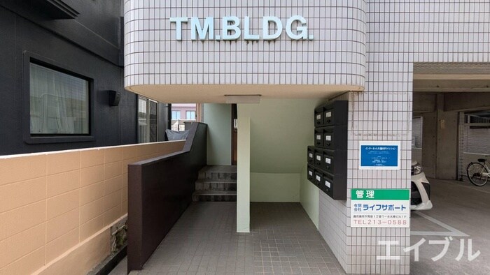 物件外観写真3　(エントランス部分)