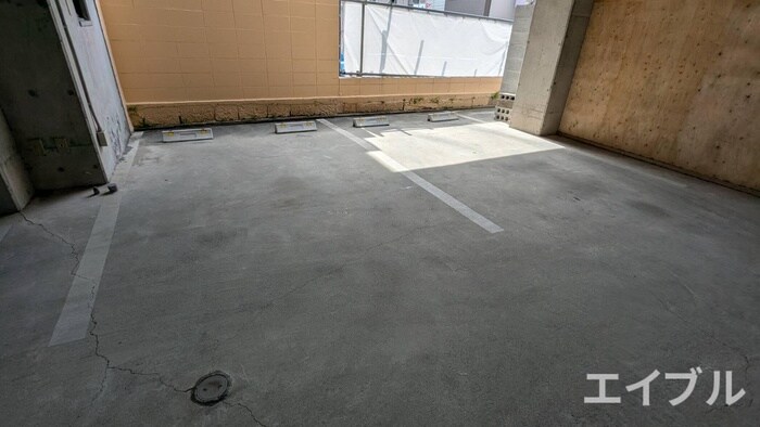 物件外観写真5　(駐車場)