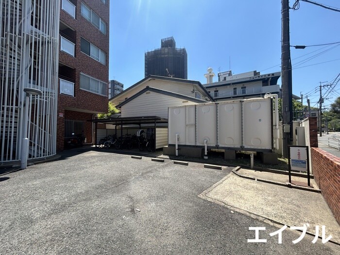 物件外観写真4　(駐車場)