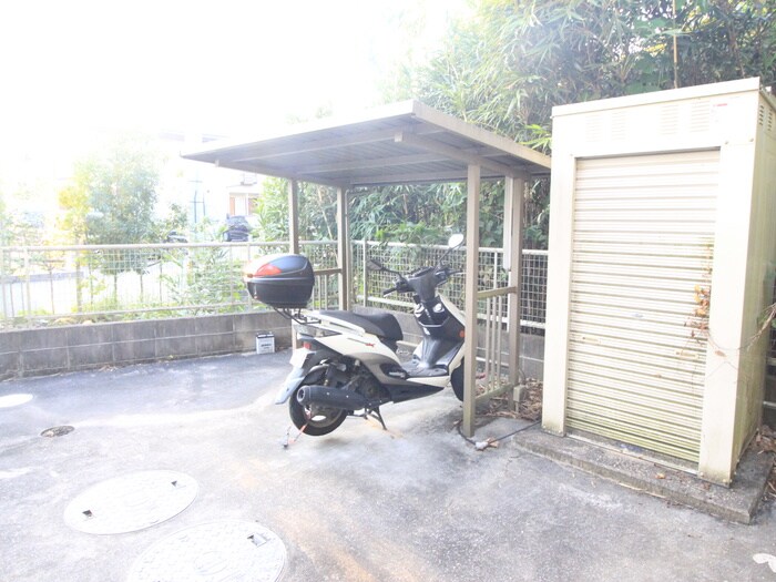 物件外観写真2　(駐輪場)