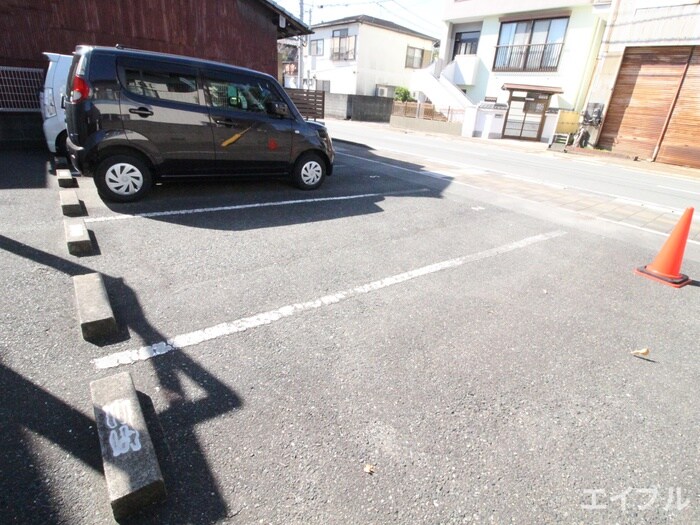 物件外観写真4　(駐車場)