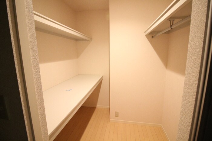 物件内観写真12　(収納)
