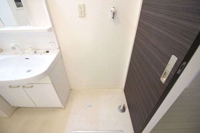 物件内観写真18　(洗濯機置場)