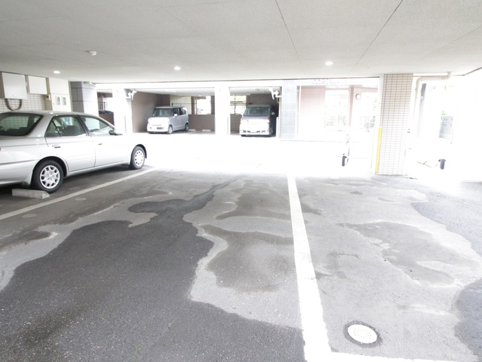 物件外観写真5　(駐車場)