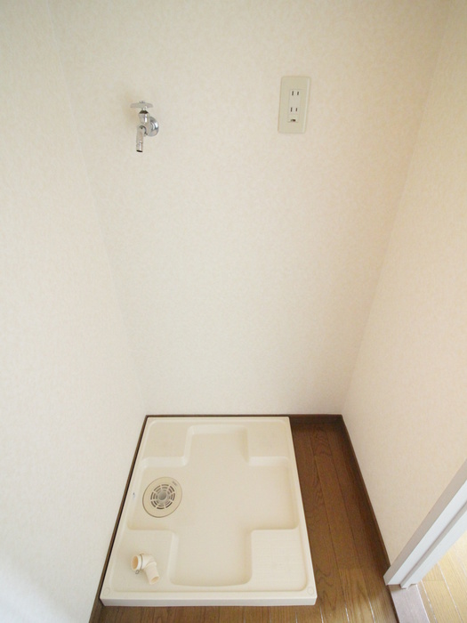 物件内観写真12　(洗濯機置場)