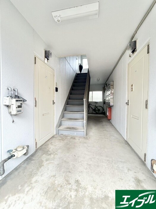 物件外観写真5　(エントランス部分)