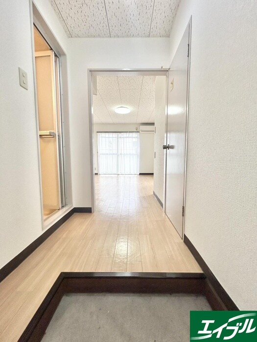 物件内観写真15　(玄関)