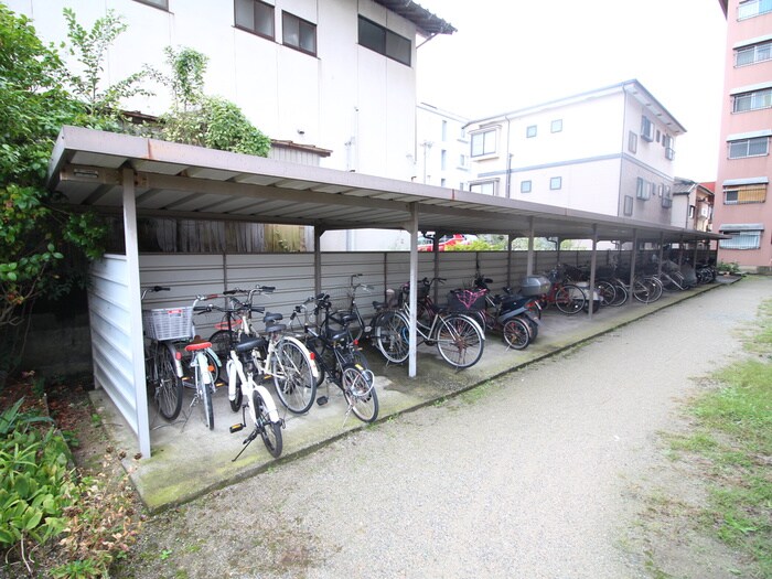 物件外観写真4　(駐輪場)