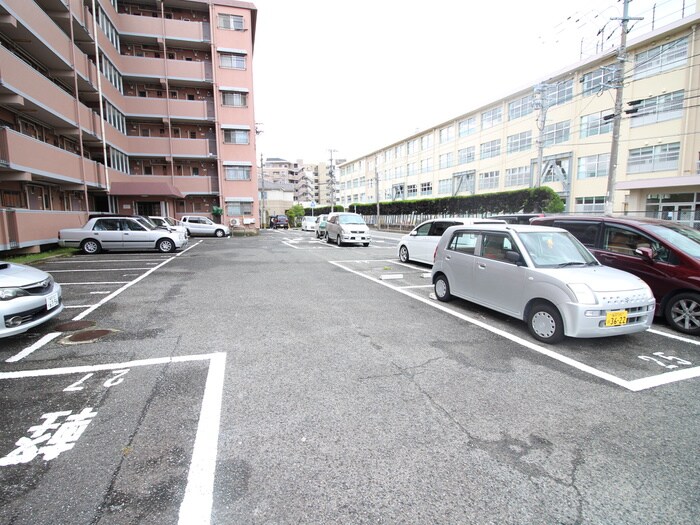 物件外観写真5　(駐車場)