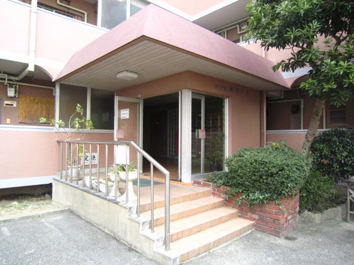 物件外観写真6　(エントランス部分)