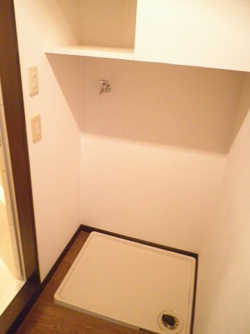 物件内観写真8　(洗濯機置場)