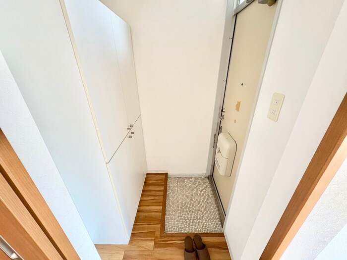 物件内観写真12　(玄関)