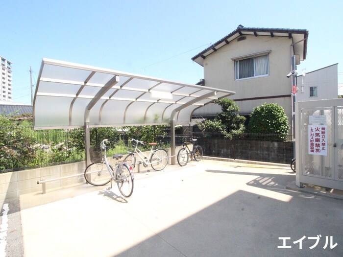 物件外観写真5　(駐輪場)