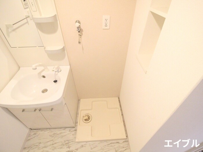 物件内観写真16　(洗濯機置場)