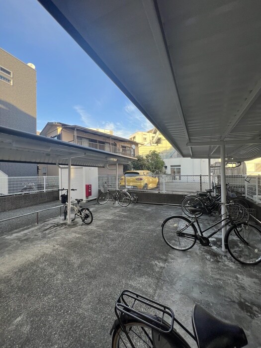 物件外観写真2　(駐輪場)