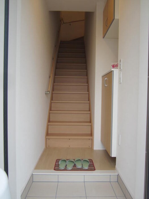 物件内観写真12　(玄関)