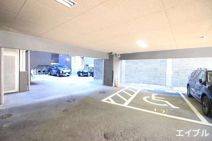 物件外観写真4　(駐車場)