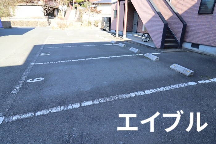 物件外観写真2　(駐車場)