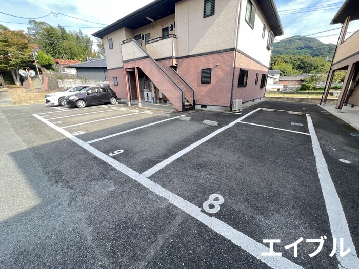 物件外観写真5　(駐車場)