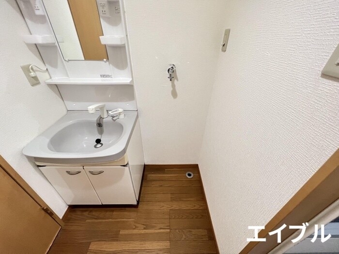 物件内観写真12　(洗濯機置場)