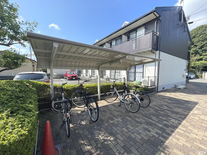 物件外観写真4　(駐輪場)