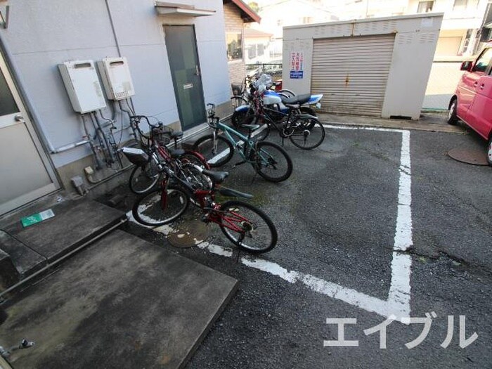 物件外観写真3　(駐輪場)