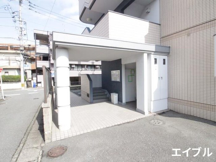 物件外観写真3　(エントランス部分)