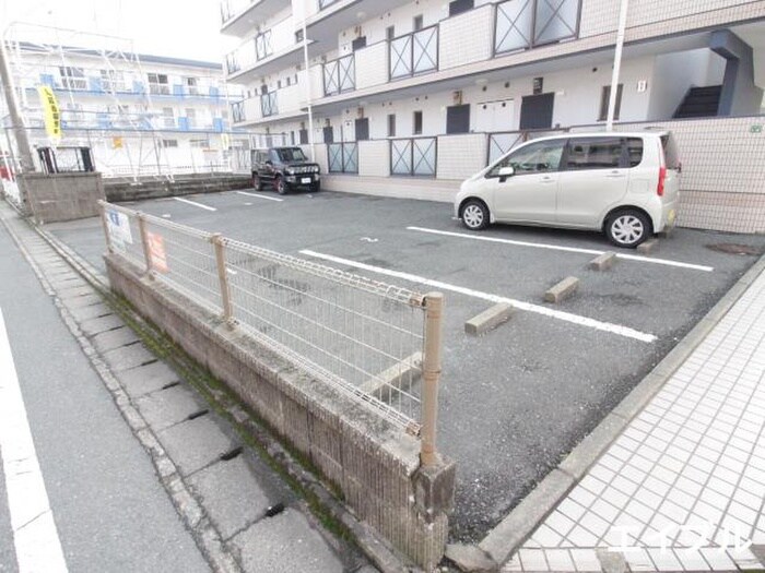 物件外観写真5　(駐車場)