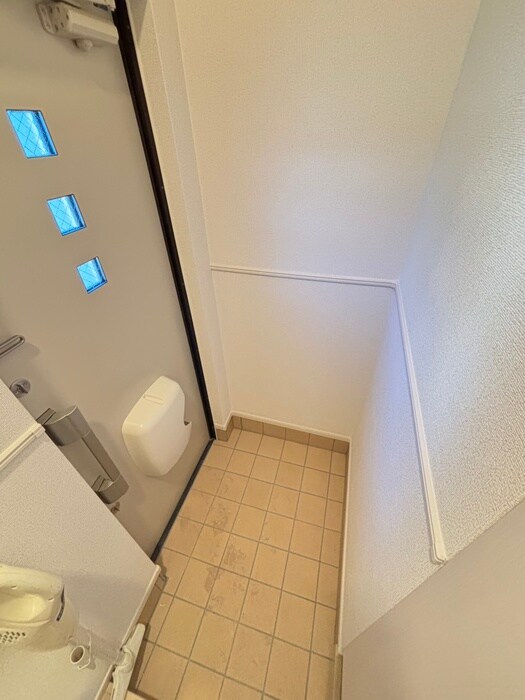 物件内観写真11　(玄関)