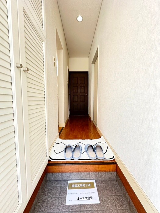 物件内観写真12　(玄関)