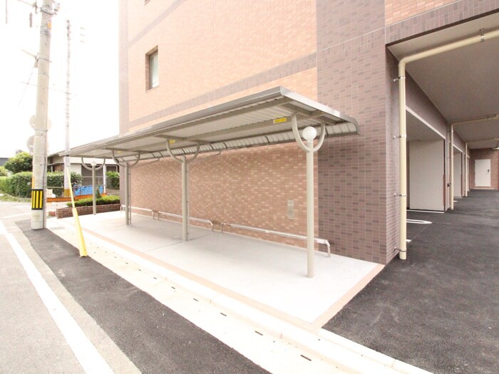 物件外観写真5　(駐輪場)