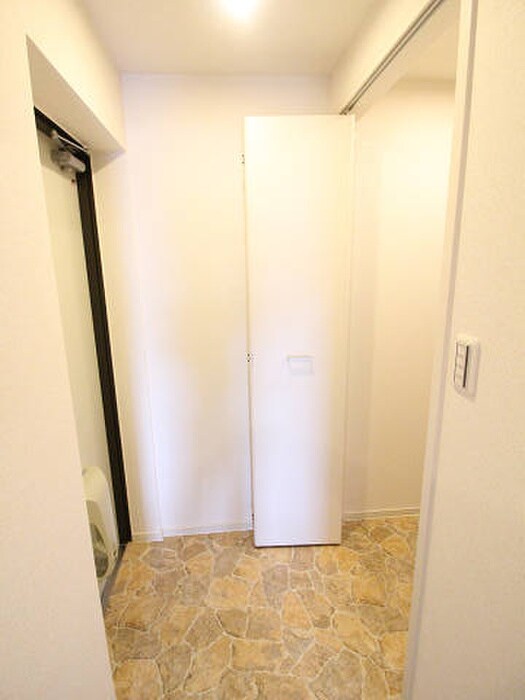 物件内観写真16　(玄関)