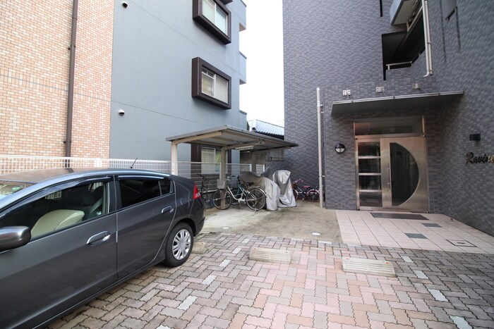 物件外観写真5　(エントランス部分)