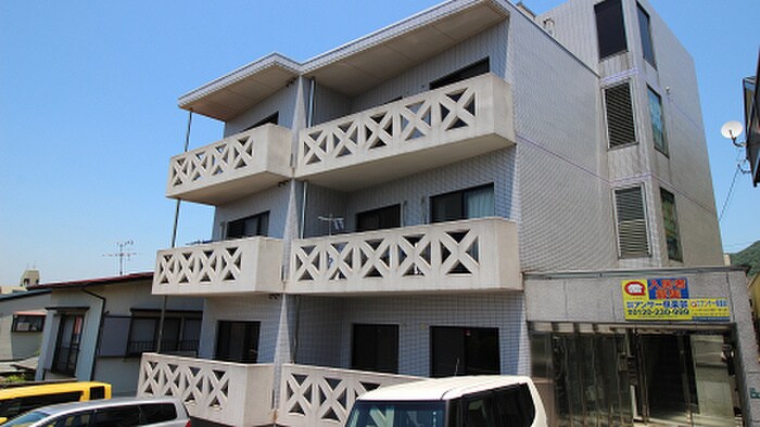 物件外観写真1　(エントランス部分)